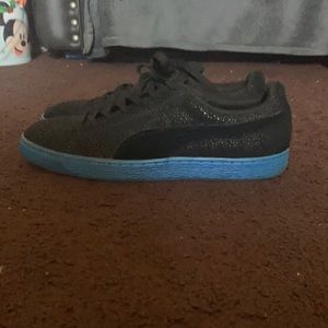 Black and blue Pumas size 10 men